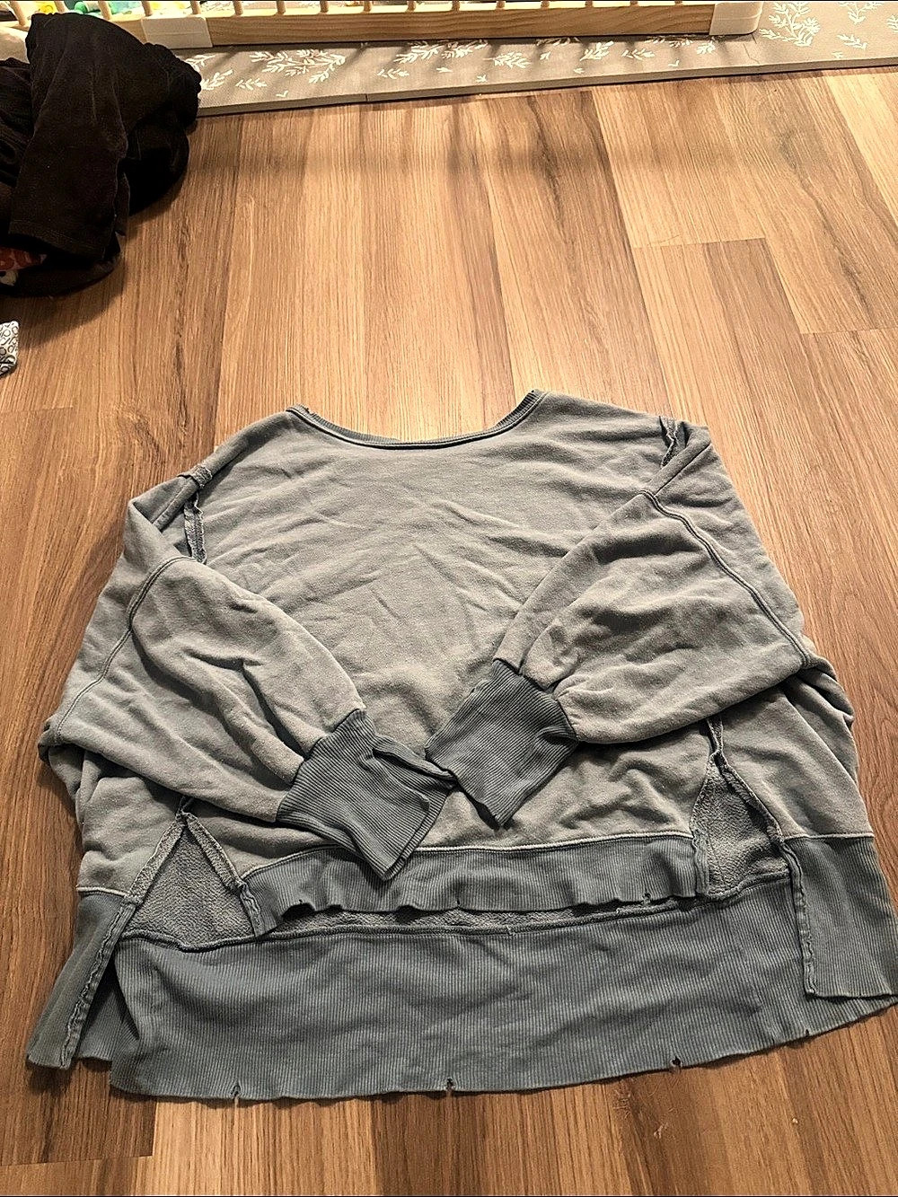We The Free Long Sleeve Sweatshirt in blue Size Small